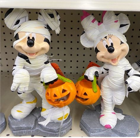 Disney Halloween Party Decorations, Disney Halloween Diy, Mummy Decorations, Halloween Birthday Party Decorations, Disney Halloween Decorations, Mickey Halloween Party, Casa Halloween, Halloween Clay, Minnie Mouse Halloween