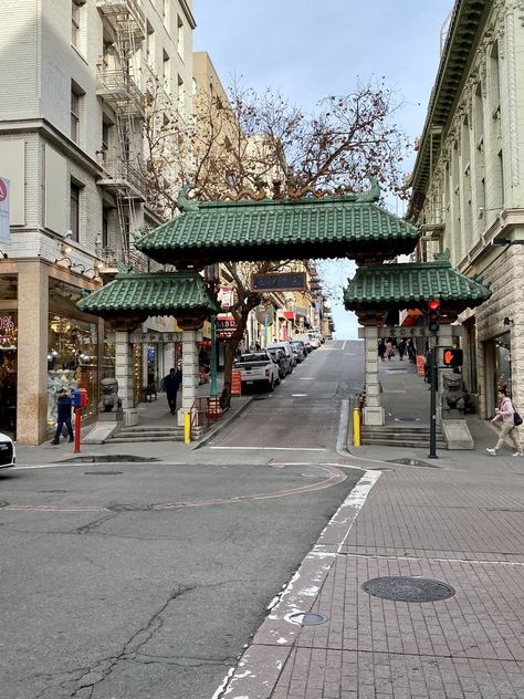 Dragon Gate in San Francisco's Chinatown San Francisco Chinatown, San Francisco Pictures, Dragon Gate, Chinatown San Francisco, Interesting Place, Bus Life, Cultural Identity, San Fran, Urban Environment