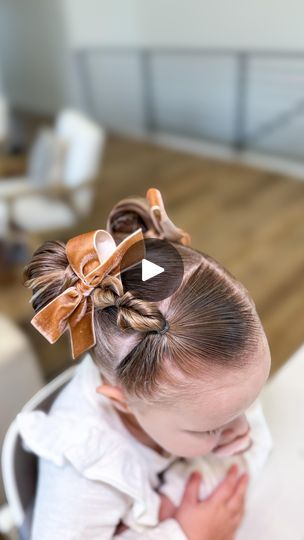 Christmas Toddler Hairstyles, Toddler Christmas Hairstyles Girl, Toddler Christmas Hair, Lauren Thompson, Thanksgiving Toddler, Toddler Hairstyles, Bow Hairstyle, Christmas Hairstyles, Holiday Hairstyles