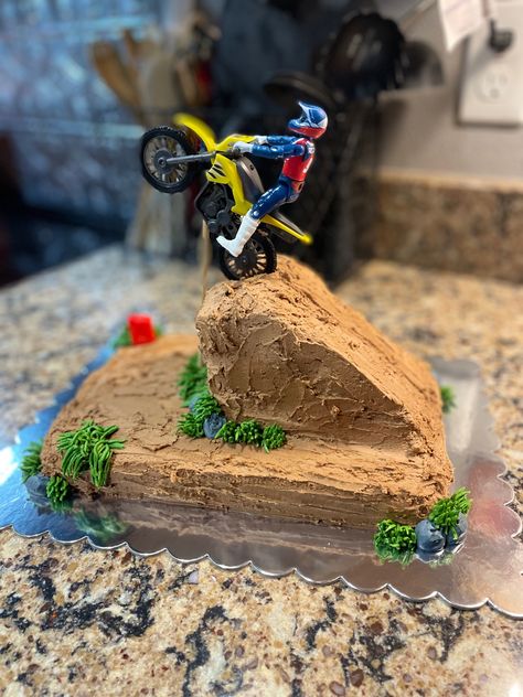 Dirt Bike Birthday Party Cake, Dirt Bike Birthday Party Food Ideas, Joe Dirt Birthday Party, Diy Dirt Bike Cake, Dirt Bike Birthday Cakes For Boys, Motorbike Themed Birthday Party, Dirtbike Cake Ideas, Dirtbike Birthday Cakes, Motorcycle Cake Kids