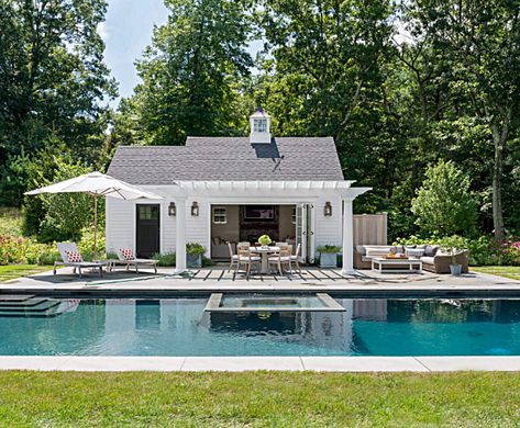 Cute Pool House for Summer Entertaining! - Town & Country Living Pool House Ideas Backyards, Small Pool House, Pool House Shed, Pool Guest House, Living Pool, Pool House Designs, Pool House Plans, Pools Backyard Inground, Pool Cabana