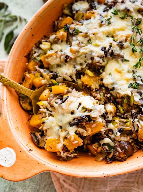 Butternut Squash Casserole Recipe Vegetarian - CucinaByElena Butternut Squash Cooking, Butternut Squash Casserole, Buttercup Squash, Frozen Butternut Squash, Butternut Squash Cubes, Wild Rice Casserole, Squash Casserole Recipes, Mushroom Risotto Recipes, Fettuccine Alfredo Recipes