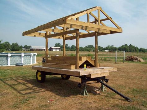 I want to build this for the blue and yellow cart and for the green cart with the deck wood. Stand Display Ideas, Farm Market Ideas, Farmers Market Stand, Farmers Market Display, Produce Stand, Vegetable Stand, Top Farm, Market Stands, Farm Store