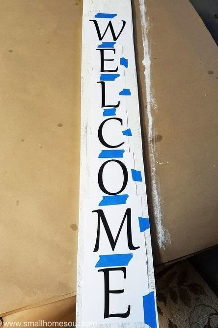 you don t need a stencil to make a cute welcome sign Welcome Sign Front Door Diy, Diy Welcome Sign, Front Door Diy, Welcome Sign Front Door, Welcome Signs Front Door, Door Diy, Door Signs Diy, Wooden Welcome Signs, Front Porch Signs