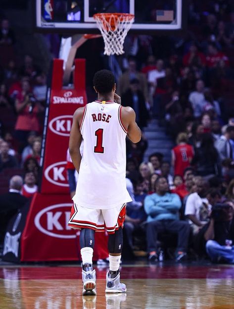 D Rose Wallpaper Nba, Derrick Rose Wallpapers, Rose Bulls, Rose Nba, Best Nba Players, D Rose, Ball Aesthetic, Basketball Players Nba, Basketball Photos