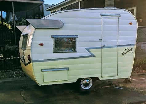 Shasta Camper Remodel, Small Campers For Sale, Vintage Trailers For Sale, Vintage Campers For Sale, Shasta Compact, Shasta Trailer, Tin Can Tourist, Shasta Camper, Tiny Trailers