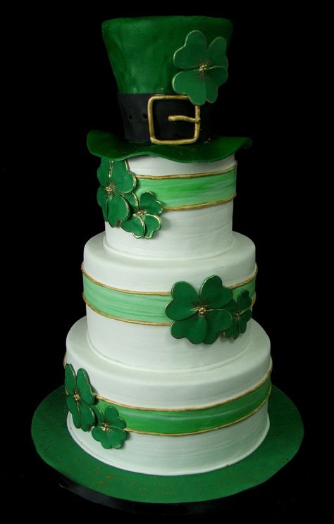 St. Paddy's St Patricks Day Cakes, St Patrick Day Treats, St Patricks Day Food, Green Cake, Tiered Cake, Cake Central, Wedding Cake Inspiration, Holiday Cakes, Occasion Cakes