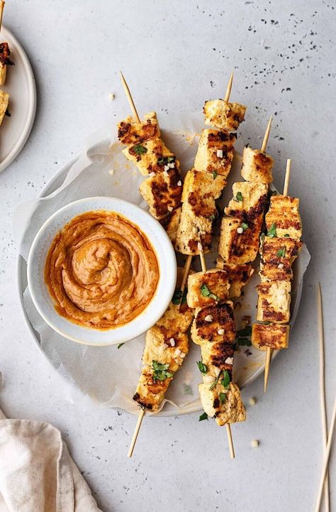 Tofu Satay, Thai Tofu, Curry Pasta, Menu Sarapan Sehat, Butter Powder, Peanut Sauce Recipe, Coconut Milk Recipes, Recipe Tin, Coconut Sauce