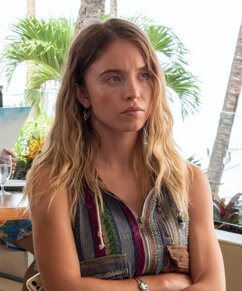 Introducing The Guest List At HBO’s The White Lotus #refinery29 https://www.refinery29.com/en-us/2021/07/10563766/hbo-the-white-lotus-characters-cast-list#slide-7 The White Lotus Sydney Sweeney, White Lotus Olivia, White Lotus Season 2 Aesthetic, Sydney Sweeney White Lotus, White Lotus Tv Show, Medieval Dynasty, The White Lotus Season 2, White Lotus Season 2, Weimar Cabaret