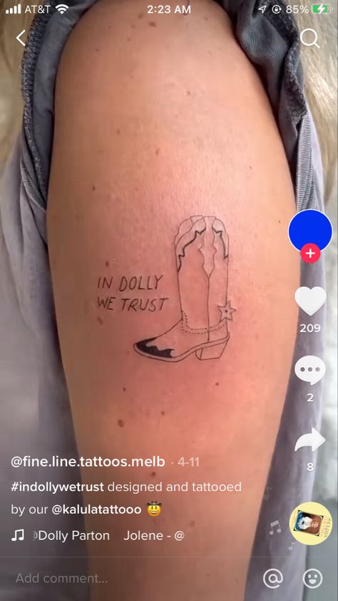 What Would Dolly Do Tattoo, Dolly Parton Inspired Tattoo, Dolly Parton Tattoo Ideas, Dolly Tattoos, Dolly Tattoo, Nashville Tattoos, Gnarly Tattoos, Dolly Parton Tattoos, Nashville Tattoo