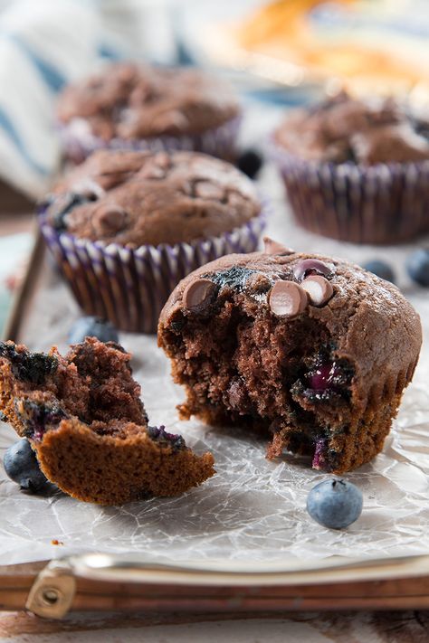 Double Chocolate Blueberry Muffins - The Missing Lokness Chocolate Blueberry Muffins, Gf Muffins, Breakfast Bakes, Muffins Blueberry, Baking Challenge, Chocolate Blueberry, Blueberry Chocolate, Apple Chips, Summer 19