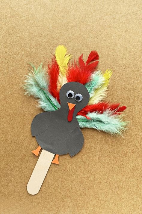 Cute popsicle stick turkey craft. This adorable turkey craft comes with a free printable turkey template. Add feathers and googly eyes and you've got a fun thanksgiving craft. A fun popsicle stick craft for kids. Thanksgiving Turkey Feather Craft, Feather Turkey Craft For Kids, Turkey With Feathers Craft, Turkey Feathers Craft, Turkey Arts And Crafts, Feather Crafts For Kids, Turkey Feather Crafts, Thanksgiving Crafts Easy, Turkey Art Projects For Kids