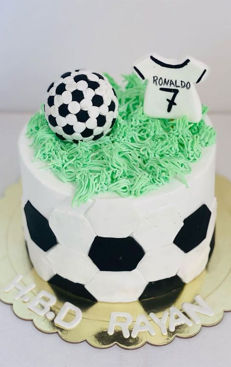 Birthday Cake Football Theme, Chelsea Football Cake, Boys 16th Birthday Cake, 16th Birthday Cake For Girls, Football Cake Design, Pink Vanilla, Football Themed Cakes, Football Theme Birthday, Football Birthday Cake