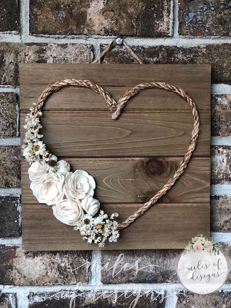 Wood Flower Wall Decor, Wood Signs With Flowers, Farmhouse Wooden Decor, Diy Valentine Gifts To Sell, Dollar Tree Diy Valentines Crafts, Dollar Tree Spring Crafts, Valentine Crafts To Sell, Dollar Tree Crafts To Sell, Farmhouse Valentines Decor