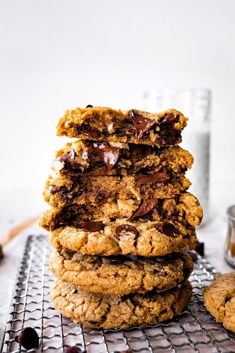 Brown Butter Biscoff Chocolate Chip Cookies - Two Peas & Their Pod Biscoff Chocolate, Speculoos Cookie Butter, Delicious Christmas Desserts, Scones Recipe Easy, Biscoff Cookie Butter, Frozen Cookie Dough, Soft Chocolate Chip Cookies, Choc Chip Cookies, Cookie Butter