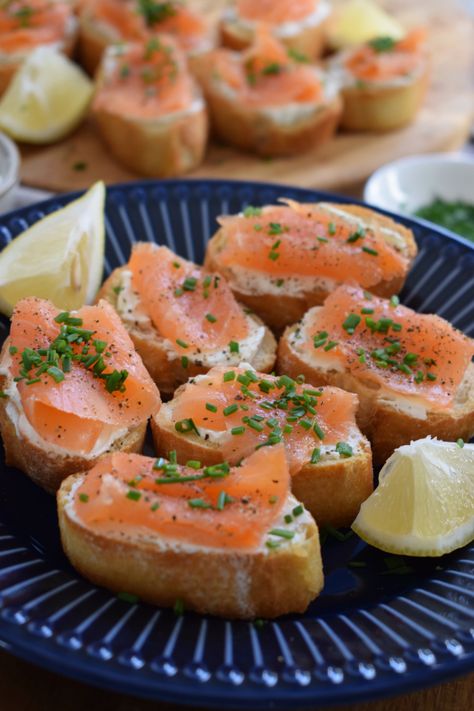 Salmon Bruschetta, Cheese Canapes, Smoked Salmon Bites, Smoked Salmon And Cream Cheese, Smoked Salmon Canapes, Salmon And Cream Cheese, Smoked Salmon Appetizer, Tea Sandwiches Recipes, Salmon Cream Cheese