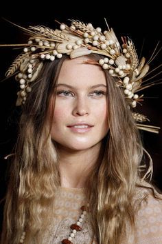 Wheat stalk crown design for Ceres Behati Prinsloo, Soft Autumn, Floral Headpiece, Floral Crown, Ombre Hair, Headdress, Flower Crown, Fascinator, Her Hair