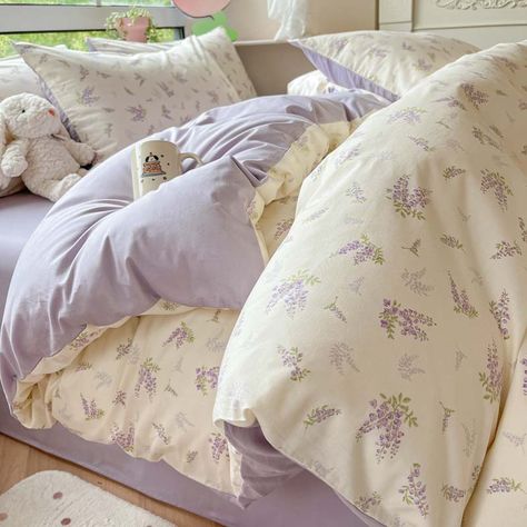 Indulge in the ultimate sleep experience with the floral bedding set. While the floral pattern brings a touch of sophistication to your bedroom décor. The breathable fabric delivers ultimate comfort and easy breathing to transform your sleeping habits. Add a unique touch to your décor.Twin/Twin XL bedding set: 1 duvet cover - 90" x 78", 1 flat sheet - 96" x 96" and 2 pillow covers - 19" 29"Full/Queen bedding set: 1 duvet cover - 94" x 86", 1 flat sheet - 104" x 96" and 2 pillow covers - 19" 29"● Twin Xl Duvet Cover, Cute Bed Pillows, Cute Bed Spreads, Cool Bed Sheets, Purple Floral Bedding, Flower Bed Sheets, Cama Twin, Floral Bedsheets, Cute Duvet