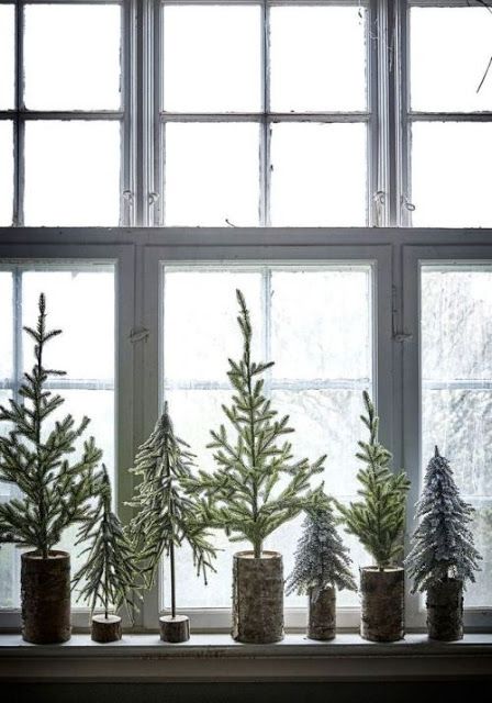 DIY Window Ledge Trees Small Space Christmas Tree, Farmhouse Winter Decor, Minimalist Christmas Decor, Cake Christmas, Minimalist Christmas Tree, Minimal Christmas, Tree Cake, Xmas Trees, Background Hd