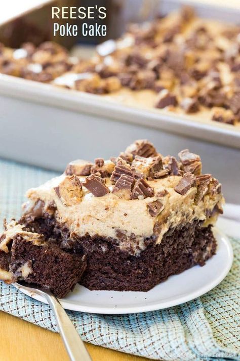 Reese's Poke Cake is a super easy dessert recipe for peanut butter cup lovers with the ultimate combination of chocolate and peanut butter. Perfect for potlucks and parties! Peanut Butter Poke Cake, Chocolate Roll Cake, Super Easy Desserts, Bar Cake, Devils Food Cake Mix Recipe, Easy Dessert Recipe, Party Food Dessert, Poke Cake Recipes, Brownie Desserts