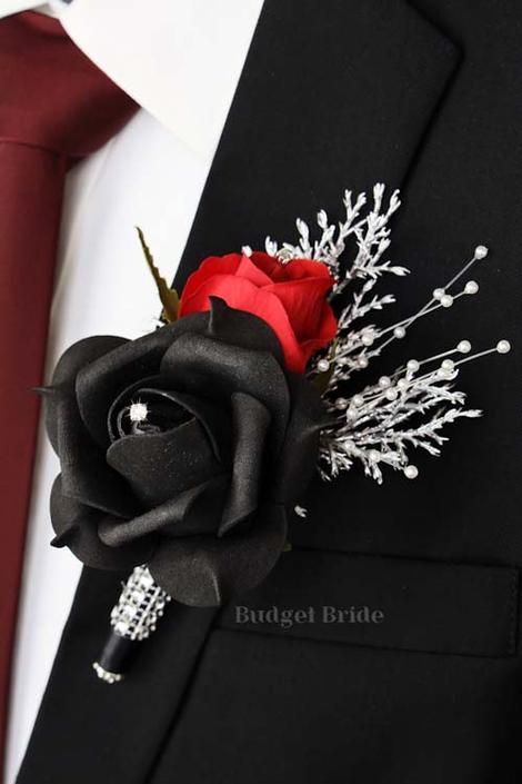 Race Wedding, Gothic Wedding Theme, Black Red Wedding, Dark Wedding Theme, Biker Wedding, Red Wedding Theme, Artificial Wedding Bouquets, Halloween Themed Wedding, Red Bouquet Wedding