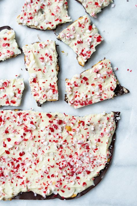 Pretzel Thins Toffee Bark, Peppermint Bark Pretzels, Peppermint Pretzel Bark, Christmas Dips, Peppermint Bark Recipe, Cracker Flavors, Peppermint Pretzel, Expensive Chocolate, Pretzel Thins