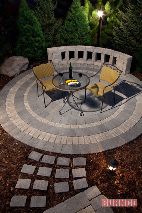 Sidewalk Landscape, Concrete Pavers Walkway, Circular Seating, Pavers Walkway, Diy Sidewalk, Circle Patio, Walkway Designs, Cobblestone Patio, Sidewalk Landscaping