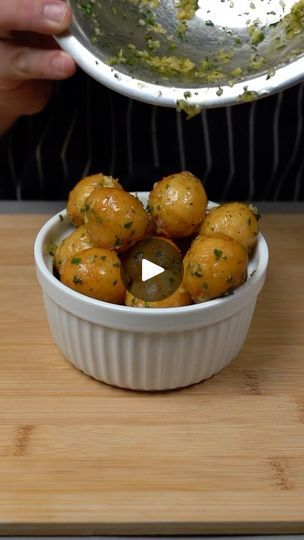 Cheese Stuffed Potato Balls, Parmesean Potatoes, Cheesy Potato Balls, Potato Cheese Balls, Garlic Parmesan Potatoes, Thanksgiving Potluck, Easy Starters, Potato Cheese, Stuffed Potato Balls