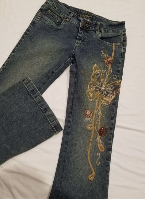 2000s Embroidered Jeans, Embroidered Wide-leg Fitted Jeans, Mid-rise Fitted Embroidered Flare Jeans, Spring Floral Embroidered Flare Jeans, Vintage Denim Jeans With Floral Embroidery, Early 2000s Fashion, Thrifted Outfits, Shein Outfits, Fits Clothes