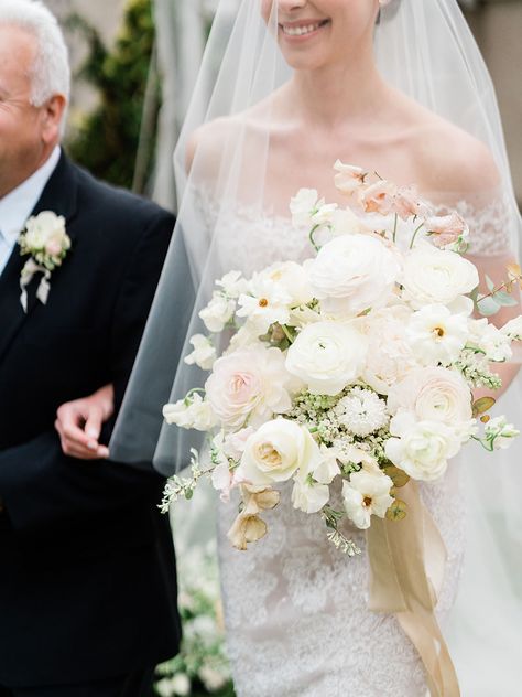 English Garden Wedding Bouquet, English Garden Wedding Flowers, Brookgreen Garden Wedding, White English Roses Bouquet, English Garden Rose Bouquet, Ranunculus Bridal Bouquet, French Chateau Wedding Flowers, English Garden Wedding Inspiration, French Garden Wedding