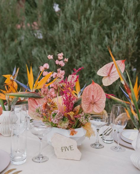 Bird Of Paradise Table Decor, Palm Springs Flowers, Wedding Florals Tropical, Birds Of Paradise Wedding Centerpieces, Tropical Fall Wedding, Tropical Elegance Wedding, Tropical Glam Wedding Decor, Palm Spring Wedding, Palm Floral Arrangements