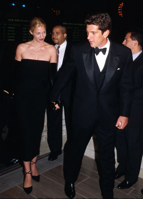 Bustier Outfit, Carolyn Bessette, Jfk Jr, Blue Room, January 27, Jeans Boyfriend, Fashion History, Manolo Blahnik, Style Icon