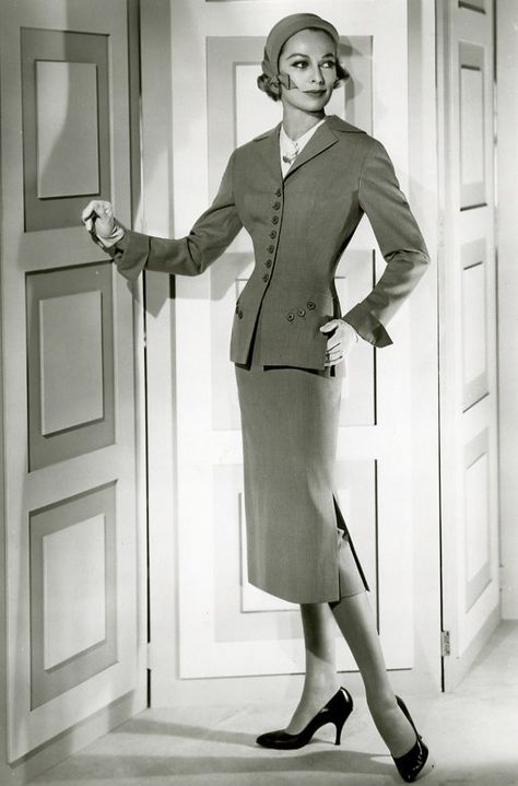 Suit by Irene Lentz Gibbons - 1940's - Carole Lombard, 20th Century Fashion, Lauren Bacall, American Fashion Designers, Vintage Suits, 1930s Fashion, Vintage Couture, Couture Vintage, 1940s Fashion