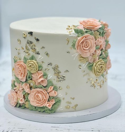 The Cookie Queen Custom Cookie & Cake Baker on Instagram: “Favorite cake of the week 🥰 You cant go wrong with buttercream florals and gold leaf 😍 . . . . . . #Cakedecorating #Buttercream…” Catering Bites, Fandom Wedding, Anniversary Cake Designs, Birthday Cake For Mom, Sweet Temptation, Sweet 16 Birthday Cake, Flower Cakes, 16 Birthday Cake, Adult Birthday Cakes