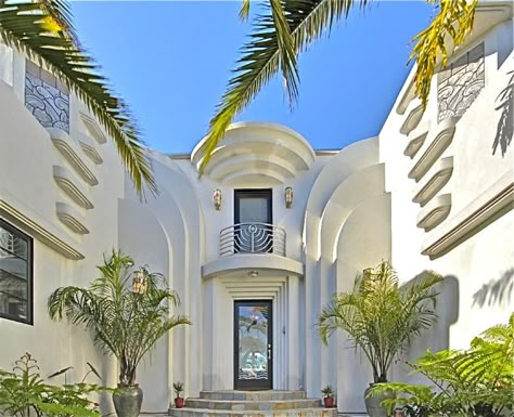 Art Deco style. Movie star inspired Hollywood glam. A mix of smooth swirls, curves and high-gloss finishes, Art Deco style evokes 1930's movie star glamor. Art Deco Courtyard, Art Deco Exterior Architecture, Art Deco Home Exterior Architecture, Art Deco Arches Architecture, Art Deco Facade Architecture, Art Deco Front Door, Art Deco Architecture Miami, Entry Courtyard, Style Movie