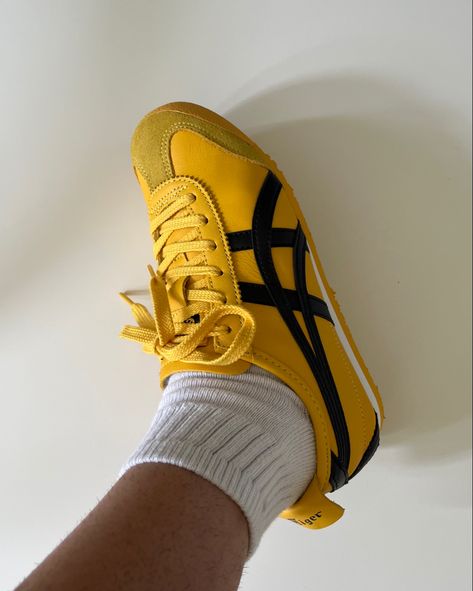 Asics Yellow Shoes, Onitsuka Tiger Yellow, Onitsuka Tiger Women, Tiger Shoes, New Balance Outfit, Mexico 66, Nerd Fashion, Yellow Sneakers, Yellow Fits