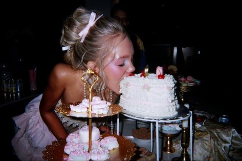 Marie Antoinette birthday party 17. Geburtstag, Marie Antoinette Party, Läcker Mat, 17th Birthday, 16th Birthday, Marie Antoinette, 18th Birthday, Just Girly Things, Let Them Eat Cake