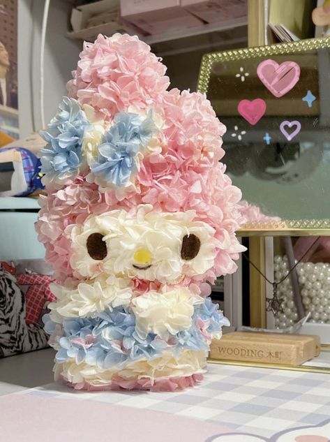 Pinata Ideas For Teens, Kuromi Gift Ideas, Cinamoroll Bouquet, My Melody Flower, Sanrio Flowers, Kitchen Organizing Ideas, Cinnamoroll Pompompurin, Make 100 A Day, Hello Kitty Birthday Party