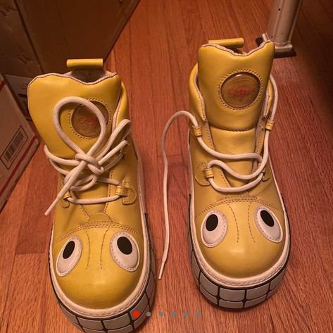 sold by hoogwauts on depop. for $1500😃👍 Smiley Shoes, Alt Shoes, Rave Shoes, Epic Clothes, Exclamation Point, Platform Shoe, Concept Clothing, Estilo Punk, Fashion Inspiration Design