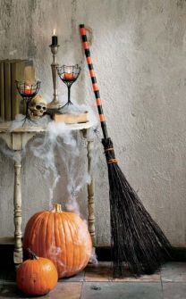 .... Samhain Decor, Witchy Corner, Halloween Entryway Decor, Creepy Vampire, Halloween Entryway, Halloween Vignette, Witches Night, Broom Set, Hallowen Ideas