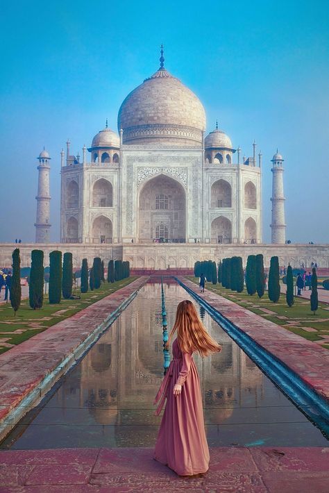 Taj Mahal Outfit, Taj Mahal Outfit Ideas, Delhi Tourism, Pre Wedding Photoshoot Props, India Travel Guide, Wedding Photoshoot Props, Travel Picture Ideas, Travel Pictures Poses, Travel Photography Tips