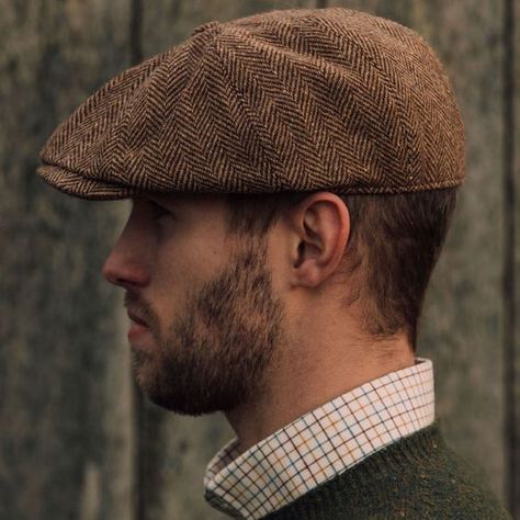 Men Hats Styles, Jazz Outfits, Clan Macdonald, British Country Style, Fashion Thoughts, Flat Cap Men, Driving Cap, Modern Dressers, Smart Casual Menswear