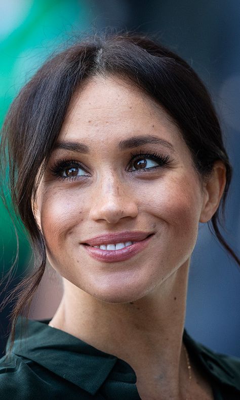 Meghan Markle Freckles, Meghan Markle Hair, Meghan Markle Suits, Meghan Markle Dress, Pretty Features, Meghan Markel, Meghan Markle Photos, Meghan Markle Outfits, Bognor Regis