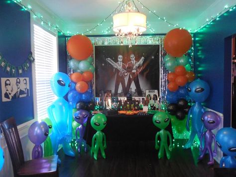 Mib Birthday Party, The Music Man Themed Party, Megamind Birthday Party, Space Party Ideas, Alien Birthday Party, Alien Birthday, Alien Party, Pokémon Party, Mrs Jones