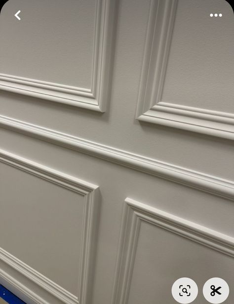 Pop Wall Moulding Design, Pop Moulding Design On Wall, Pop Moulding, House Pillars, Classic House Interior Design, Wall Molding Design, Living Room Panelling, Wall Panel Molding, Down Ceiling Design