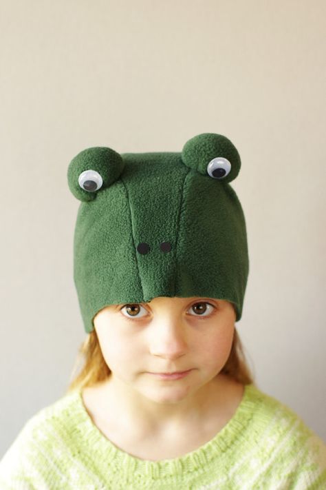 Frog costume hat kids dress up hat kids costumes kids by ESTtoYou Frog Halloween Costume Diy, Frog Diy Costume, Frog Costume Kids, Kermit The Frog Costume, Fleece Frog Hat, Kids Animal Hats, Hoodie Halloween Costumes, Lamb Costume, Giraffe Costume