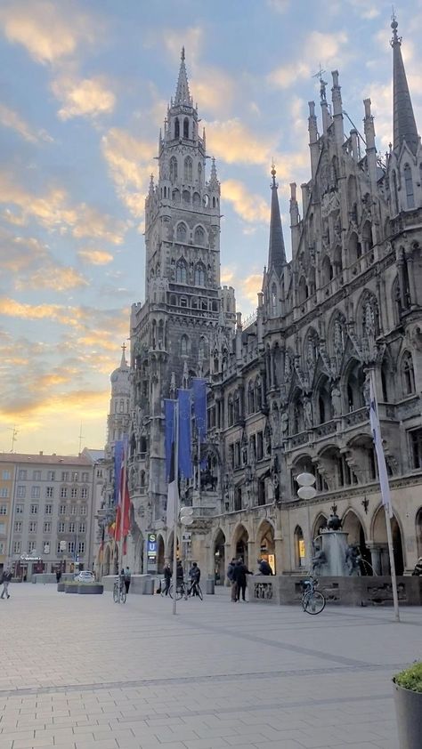 Marienplatz Munich Photography, Germany Places To Visit, Munich Germany Photography, Living Things And Non Living Things, Germany Beautiful Places, Munich Germany Aesthetic, German Country, Germany Places, Germany Video