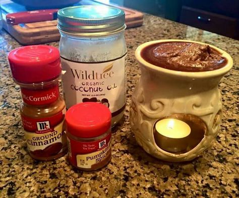 Natural Holiday fragrance: 3 tbls Coconut Oil, 3 tspn Pumpkin Pie Spice & 1/2 tspn Cinnamon - put on wax warmer and enjoy! Diy Wax Warmer, Diy Wax Melts, Potpourri Recipes, Diy Scent, House Smell Good, Holiday Fragrance, Diy Wax, Wax Burner, Fall Scents