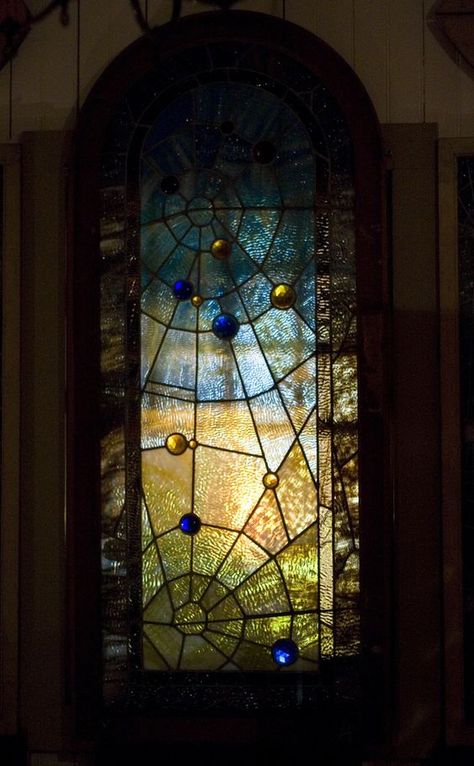 Solar web stained glass at Winchester Mystery House, San Jose, California, U.S.A. Winchester Mansion, Sarah Winchester, Winchester House, Winchester Mystery House, Mystery House, Baba Jaga, Bad Spirits, Mosaic Stained, Art Stained