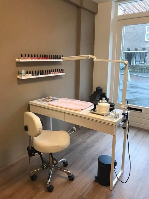 Manicure table IKEA BeautyUnit Amstelveen Nail Station Table Ideas, Nail Table Ikea, Manicure Tables Nail Station, Ikea Beauty Salon, Manicure Room Ideas, Ikea Nail Salon Ideas, Nails Table Ideas Salons, Diy Manicure Table, Nail Table Ideas At Home